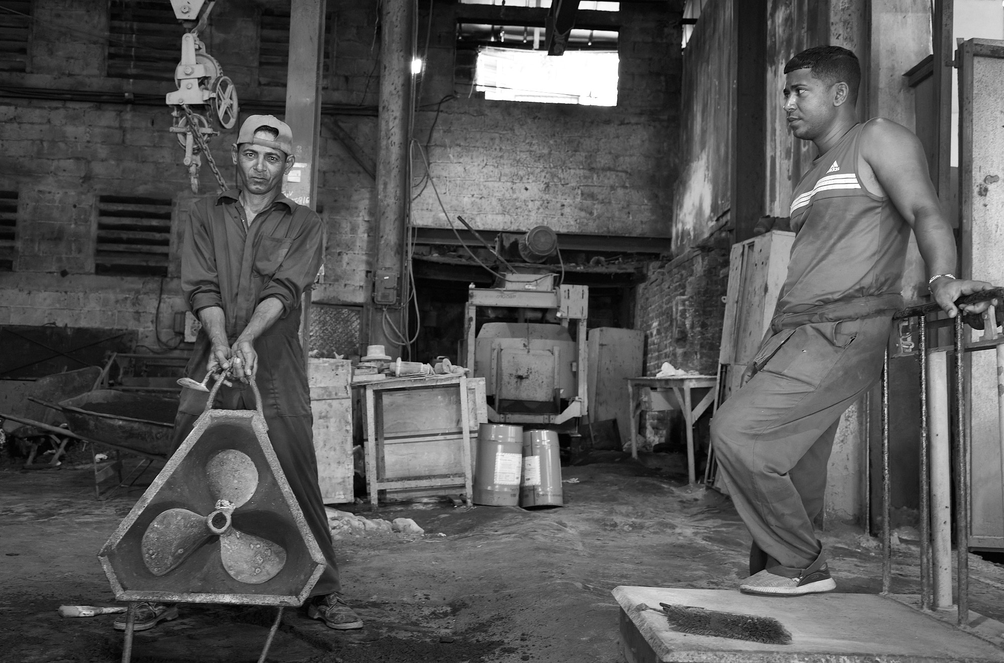 Denis steps back to show the sand mold he’s just packed — a small moment of pride in a place where recognition is rare. Tomayo, 31, looks on. As Palacios later said, “We have to do it well. There’s nothing else.”