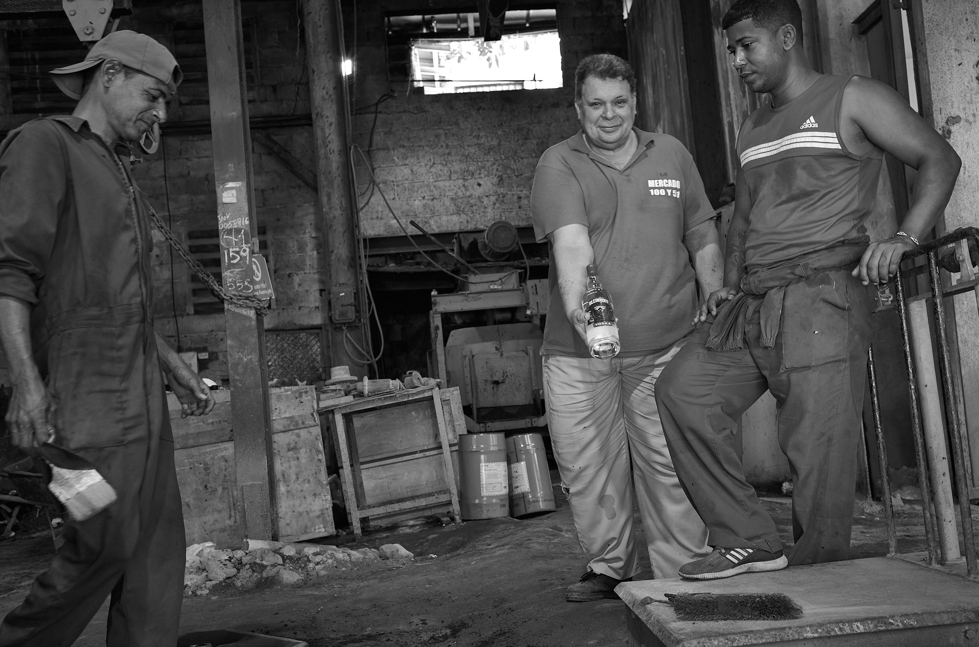 Palacios returned mid-shift with a bottle of vodka, raising it like a prize. The men laughed, passed it around, and kept working. It wasn’t rebellion — it was ritual.