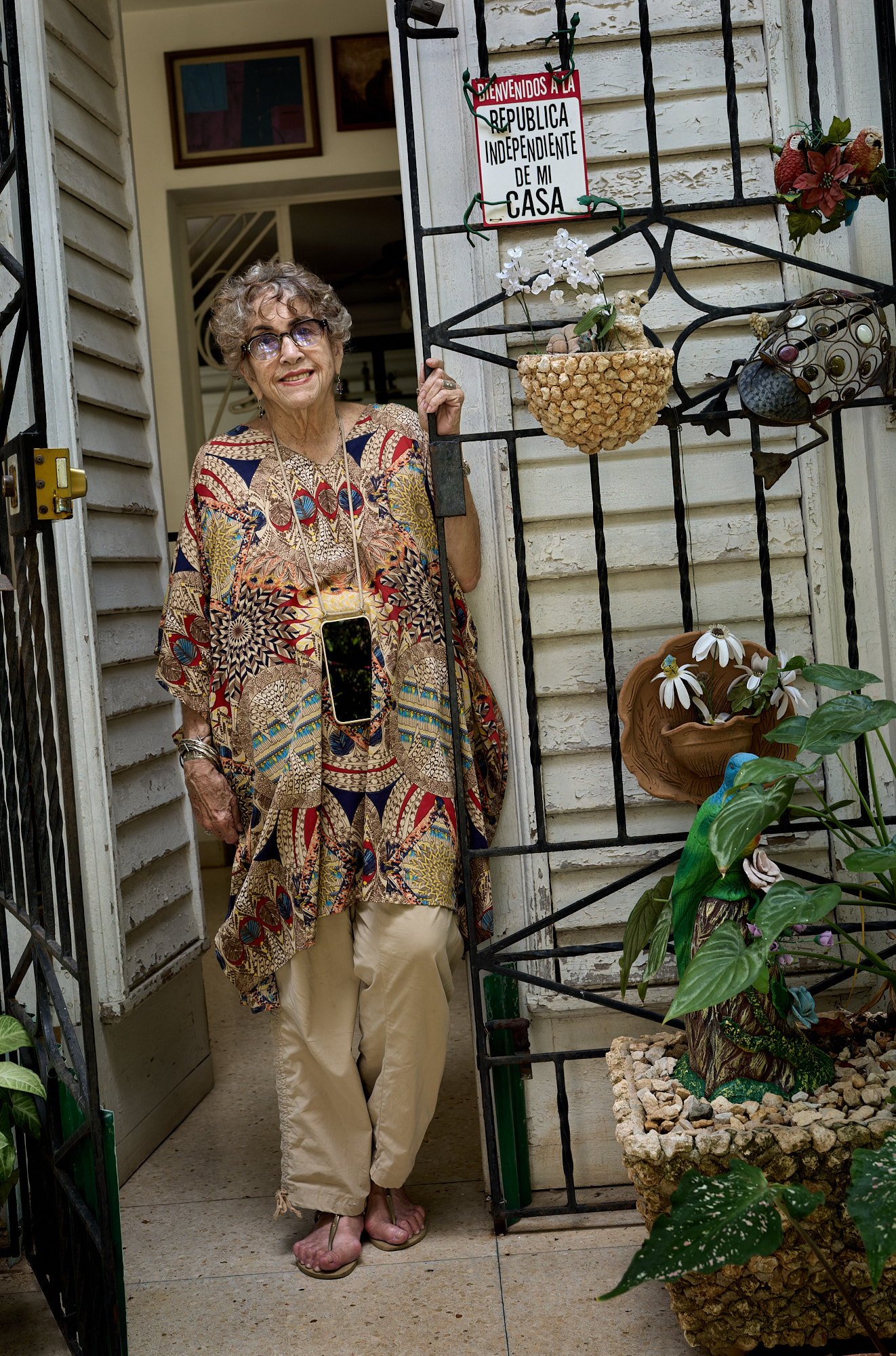 Ileana at the doorway of her Havana home, beneath a sign that declares: “Welcome to the Independent Republic of my Home.” It’s a fitting motto, her walls, her art, her words all reflect a fierce independence shaped by history and conviction.
