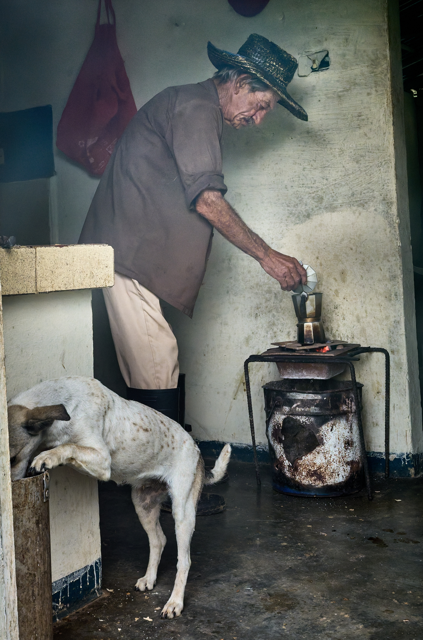 In the smoky back kitchen, Miguel brews his morning coffee over a bed of hot coals while the family dog scrounges for its own meal. It’s a quiet ritual shaped by scarcity, routine, and resilience—just another morning on the farm in Viñales.